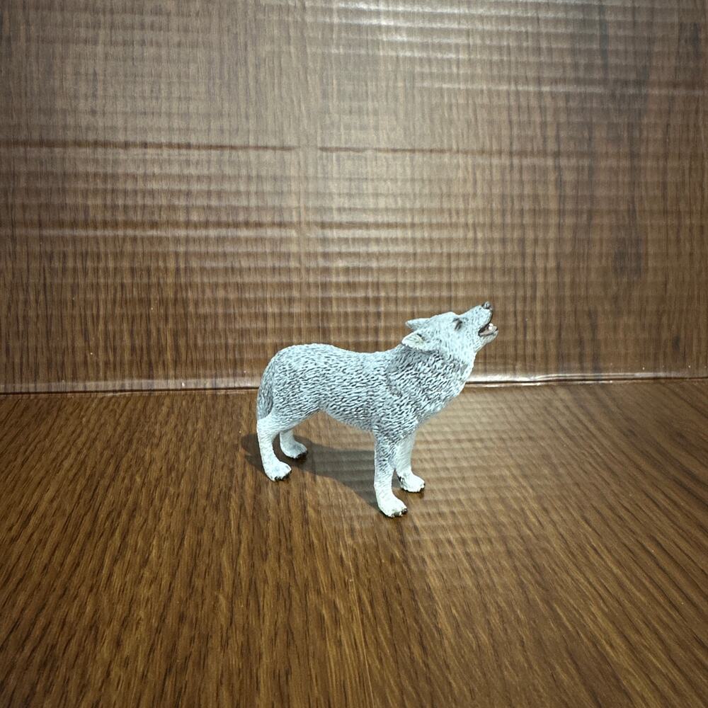 2009 Schleich howling wolf figure